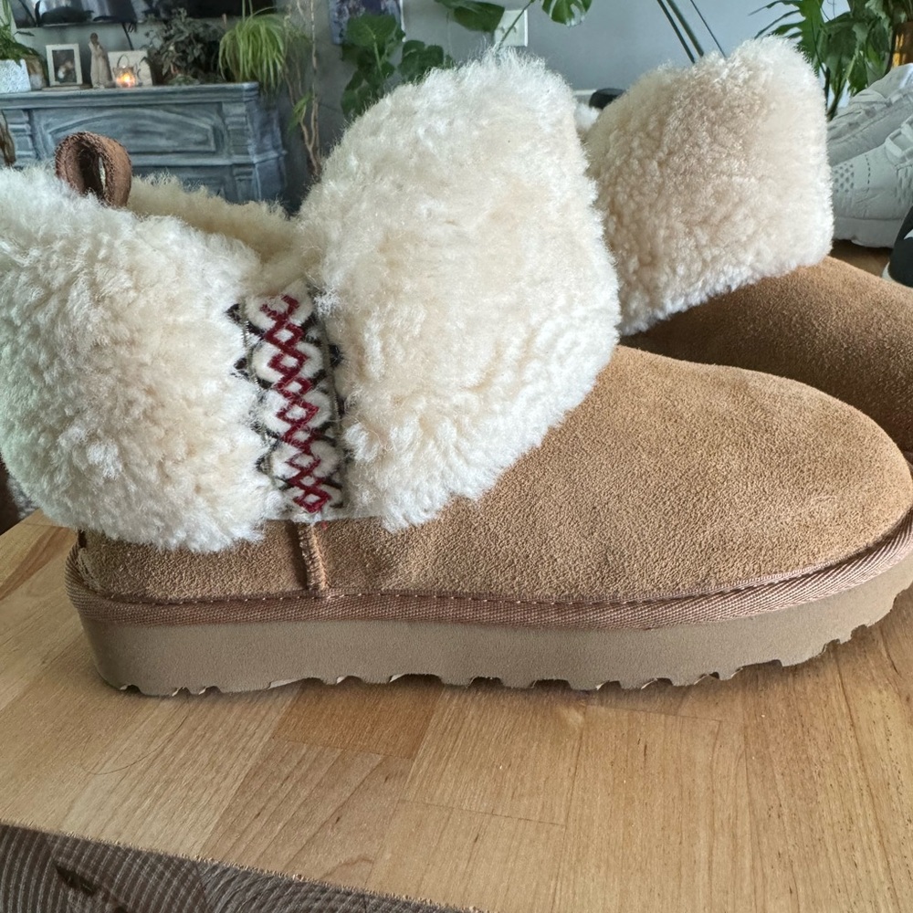 Brand new UGG low booties
